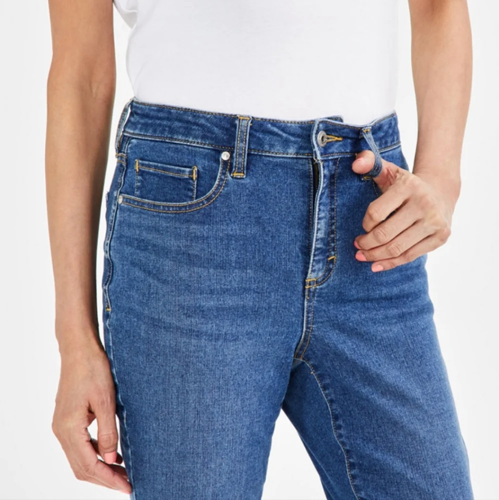 STYLE & CO. WOMEN'S CURVY SKINNY LEG  DISTRESSED JEANS SIZE 10
